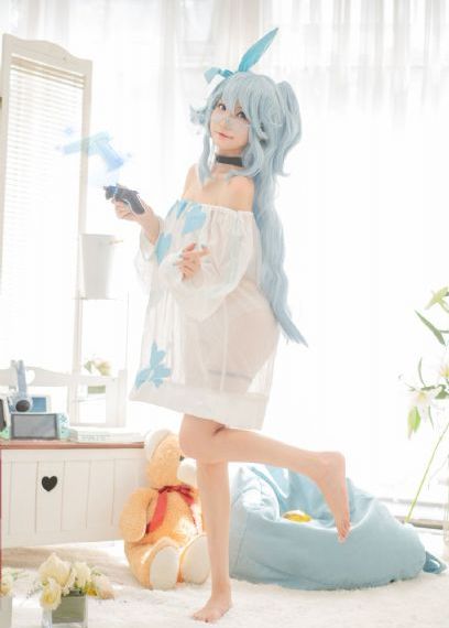 《漂亮的女邻居》在线观看