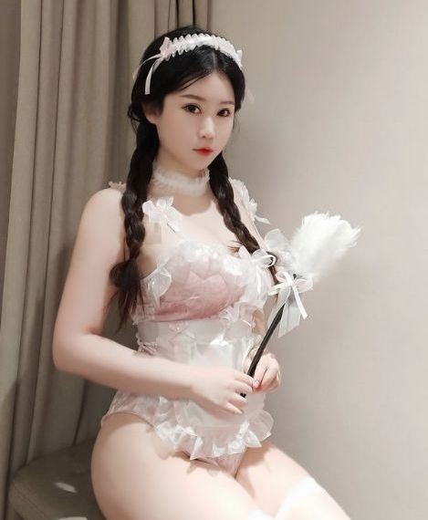 年轻漂亮的保姆